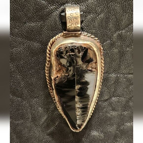 NWT Evoke Aspen "Paulina" Black Stingray  Leather w/Agate Crossbody Bag Ret.$240 - Picture 7 of 8